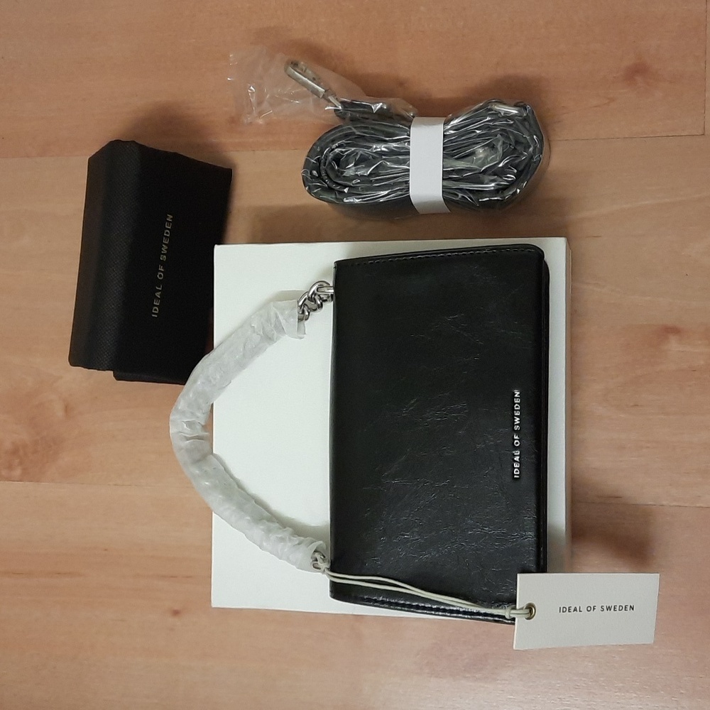 NIB, Ideal of Sweden Black Glossy Lia Baguette